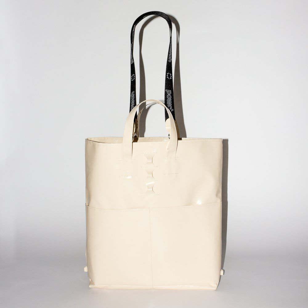 24/8 Tasche, 24/8 Tasche Rubinrot, 24/8 Tasche Safran, 24/8 Tasche Anthrazit, Extratasche, Innentasche, Stuff Bag M, Stuff Bag Large, POWCH Laptoptasche, Elektroniktasche Caramel, Elektroniktasche, Powch, Record Bag, Schaltplattentasche, Recycling Shopper, Recycling-Umhängetasche, Hüfttasche, otrend.ch, opower.ch, omarket.ch, otrend, opower, omarket, trend, power, market, Trends, Trend-Scout, Trend-Shop, Online-Shop, Bernevo, Bernevo AG, Geschenk, Geschenkidee, Manufaktur, Handgemacht, Swissmade, CH-Armee