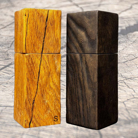 Pfeffermühlen, Pfeffermühle Cocobolo Bundle mit Sockel, Pfeffermühle und Salzmühle aus Olivenholz – Bundle, Pfeffermühle und Salzmühle aus Nussbaum – Bundle, Pfeffermühle RED DEVIL und Salzmühle – Bundle, Pfeffermühle aus Olivenholz, Rustikale Pfeffer- und Salzmühle aus Eiche, Pfeffer- und Salzmühle aus Eiche schwarz-weiss – Bundle, Pfeffermühle aus Oliven-Holz, Pfeffermühle aus Schwarznuss, Pfeffermühle und Salzmühle aus Olivenholz, Pfeffermühle Rezywood Pavone, Pfeffermühle Rezywo