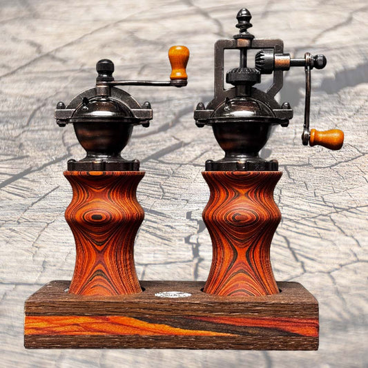 Pfeffermühlen, Pfeffermühle Cocobolo Bundle mit Sockel, Pfeffermühle und Salzmühle aus Olivenholz – Bundle, Pfeffermühle und Salzmühle aus Nussbaum – Bundle, Pfeffermühle RED DEVIL und Salzmühle – Bundle, Pfeffermühle aus Olivenholz, Rustikale Pfeffer- und Salzmühle aus Eiche, Pfeffer- und Salzmühle aus Eiche schwarz-weiss – Bundle, Pfeffermühle aus Oliven-Holz, Pfeffermühle aus Schwarznuss, Pfeffermühle und Salzmühle aus Olivenholz, Pfeffermühle Rezywood Pavone, Pfeffermühle Rezywo