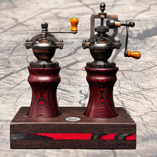 Pfeffermühlen, Pfeffermühle Cocobolo Bundle mit Sockel, Pfeffermühle und Salzmühle aus Olivenholz – Bundle, Pfeffermühle und Salzmühle aus Nussbaum – Bundle, Pfeffermühle RED DEVIL und Salzmühle – Bundle, Pfeffermühle aus Olivenholz, Rustikale Pfeffer- und Salzmühle aus Eiche, Pfeffer- und Salzmühle aus Eiche schwarz-weiss – Bundle, Pfeffermühle aus Oliven-Holz, Pfeffermühle aus Schwarznuss, Pfeffermühle und Salzmühle aus Olivenholz, Pfeffermühle Rezywood Pavone, Pfeffermühle Rezywo