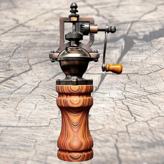Pfeffermühlen, Pfeffermühle Cocobolo Bundle mit Sockel, Pfeffermühle und Salzmühle aus Olivenholz – Bundle, Pfeffermühle und Salzmühle aus Nussbaum – Bundle, Pfeffermühle RED DEVIL und Salzmühle – Bundle, Pfeffermühle aus Olivenholz, Rustikale Pfeffer- und Salzmühle aus Eiche, Pfeffer- und Salzmühle aus Eiche schwarz-weiss – Bundle, Pfeffermühle aus Oliven-Holz, Pfeffermühle aus Schwarznuss, Pfeffermühle und Salzmühle aus Olivenholz, Pfeffermühle Rezywood Pavone, Pfeffermühle