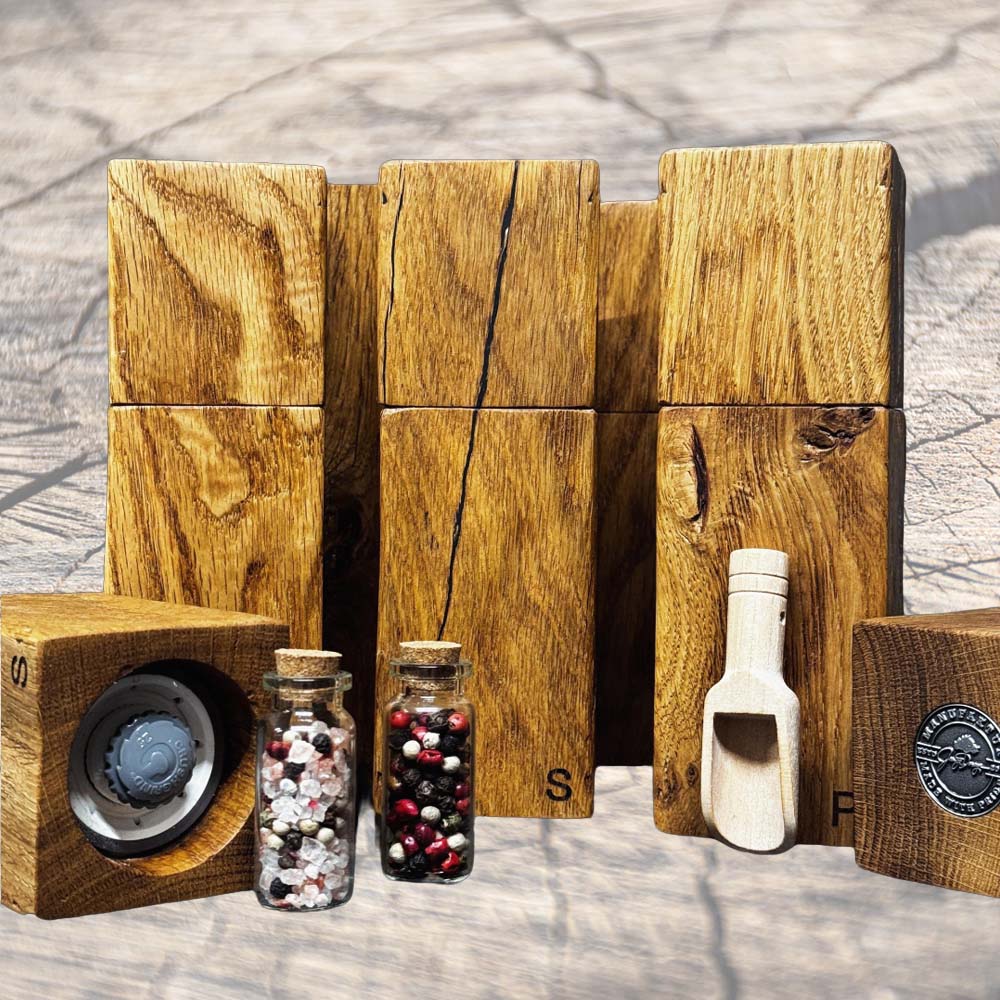 Pfeffermühlen, Pfeffermühle Cocobolo Bundle mit Sockel, Pfeffermühle und Salzmühle aus Olivenholz – Bundle, Pfeffermühle und Salzmühle aus Nussbaum – Bundle, Pfeffermühle RED DEVIL und Salzmühle – Bundle, Pfeffermühle aus Olivenholz, Rustikale Pfeffer- und Salzmühle aus Eiche, Pfeffer- und Salzmühle aus Eiche schwarz-weiss – Bundle, Pfeffermühle aus Oliven-Holz, Pfeffermühle aus Schwarznuss, Pfeffermühle und Salzmühle aus Olivenholz, Pfeffermühle Rezywood Pavone, Pfeffermühle Rezywo