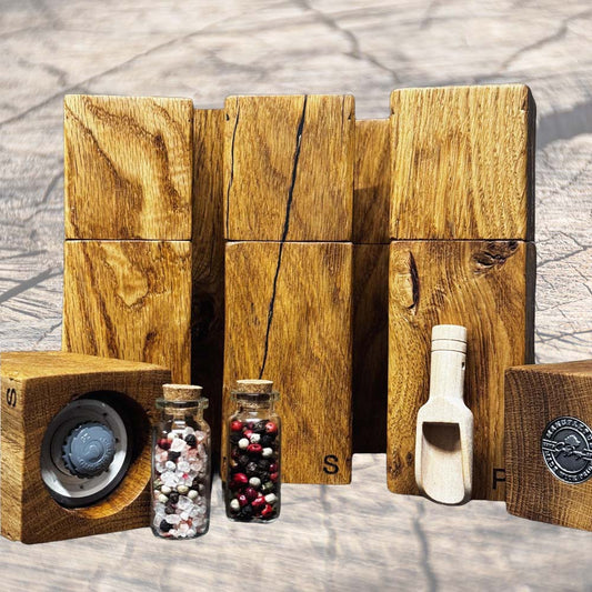 Pfeffermühlen, Pfeffermühle Cocobolo Bundle mit Sockel, Pfeffermühle und Salzmühle aus Olivenholz – Bundle, Pfeffermühle und Salzmühle aus Nussbaum – Bundle, Pfeffermühle RED DEVIL und Salzmühle – Bundle, Pfeffermühle aus Olivenholz, Rustikale Pfeffer- und Salzmühle aus Eiche, Pfeffer- und Salzmühle aus Eiche schwarz-weiss – Bundle, Pfeffermühle aus Oliven-Holz, Pfeffermühle aus Schwarznuss, Pfeffermühle und Salzmühle aus Olivenholz, Pfeffermühle Rezywood Pavone, Pfeffermühle Rezywo